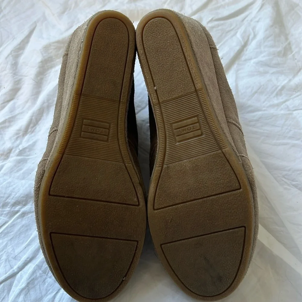 Tom's‎ Kala Desert Wedge Shoes in Taupe Suede Tan Wedges Lace Up Shoes Womens 9